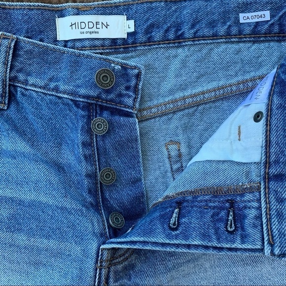 Hidden Kenzie Medium Wash Classic Mid Rise Shorts Distressed - Picture 5 of 8